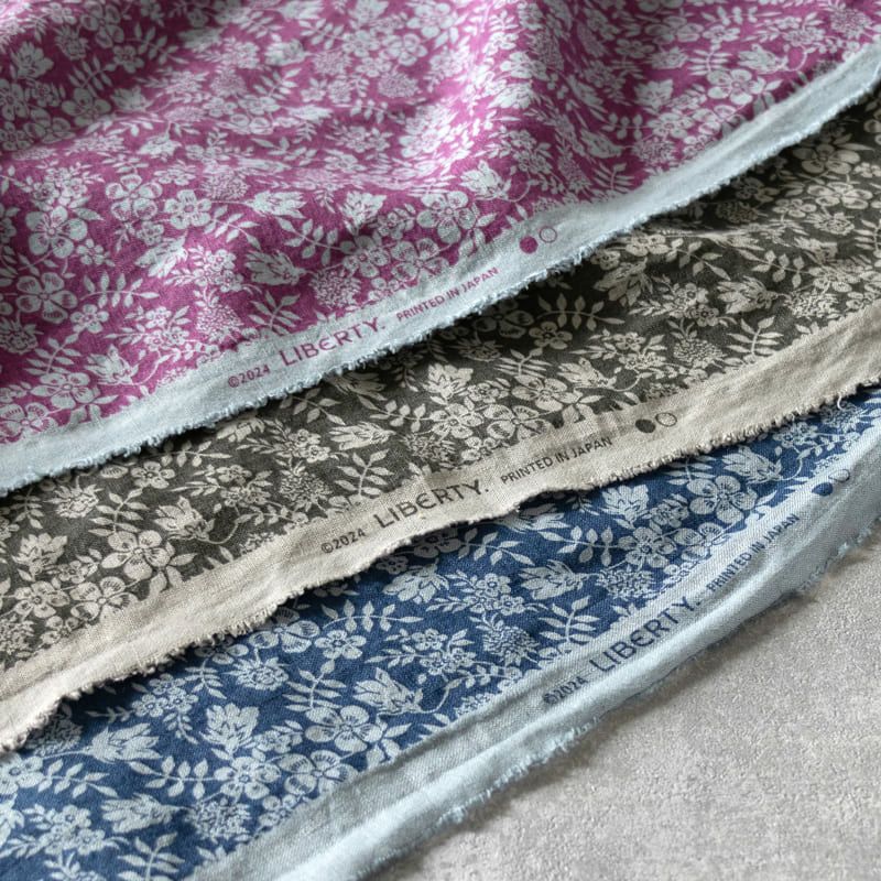 リネンの風合いが伝わる リバティプリント エディナム・シャドウのアップ画像